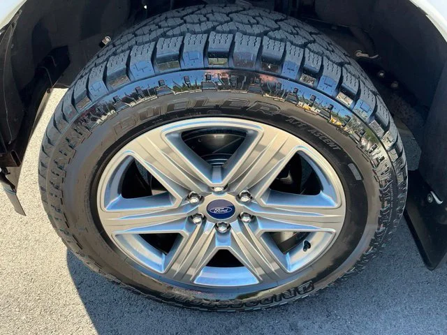 Certified Used 2019 Oxford White Ford XLT image 17