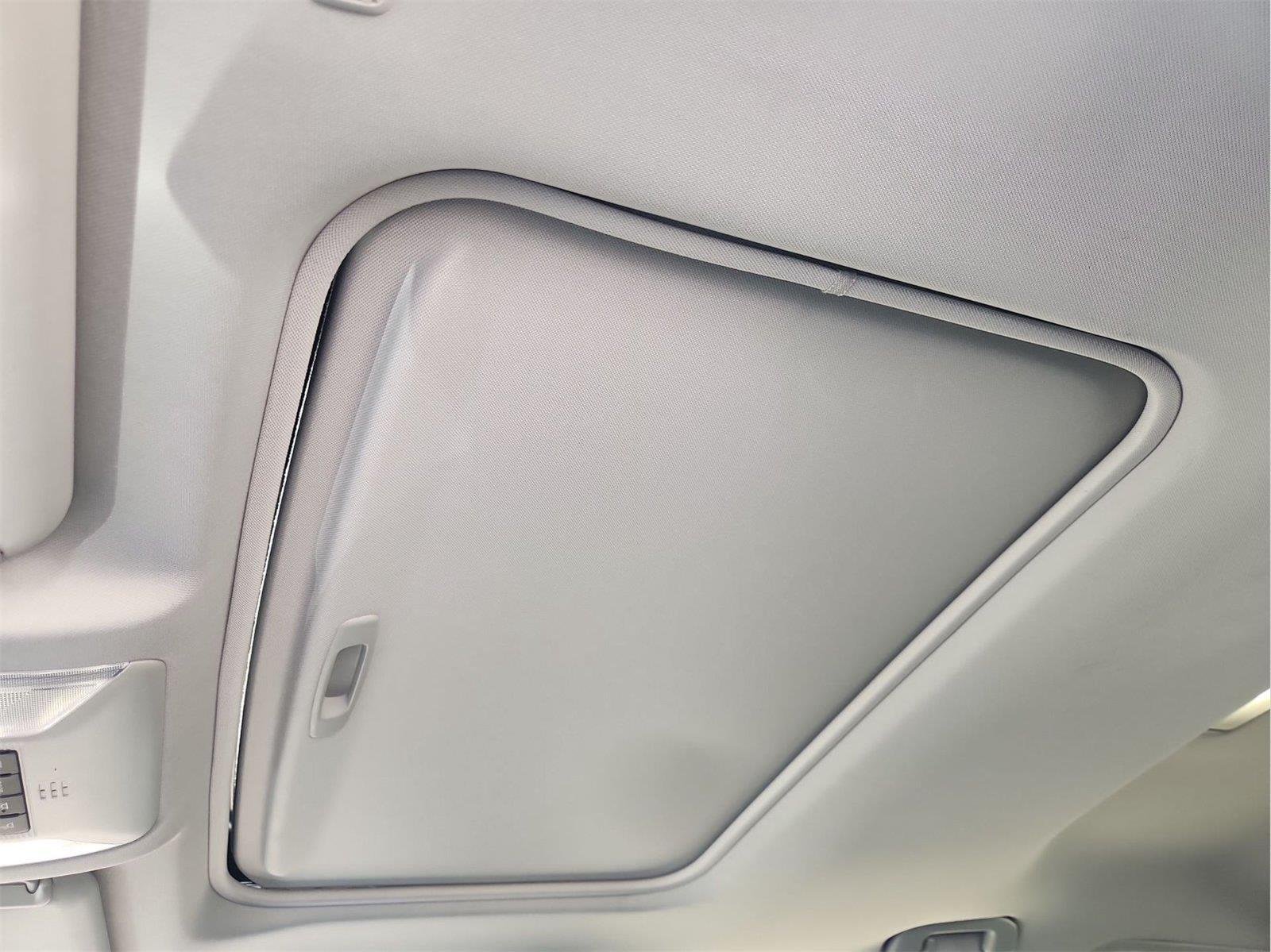 2023 Toyota RAV4 photo 18 of 33