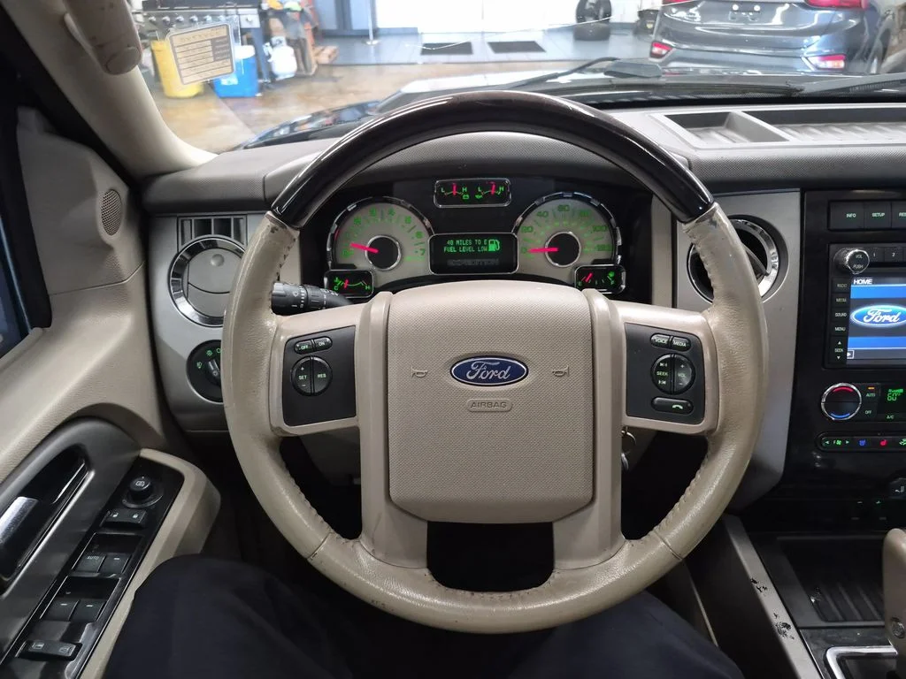 Used 2014 Tuxedo Black Metallic Ford Limited image 29
