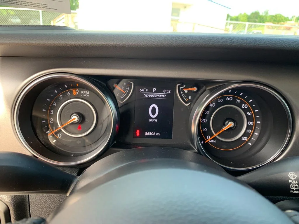 Used 2022 White Jeep Sport S image 31