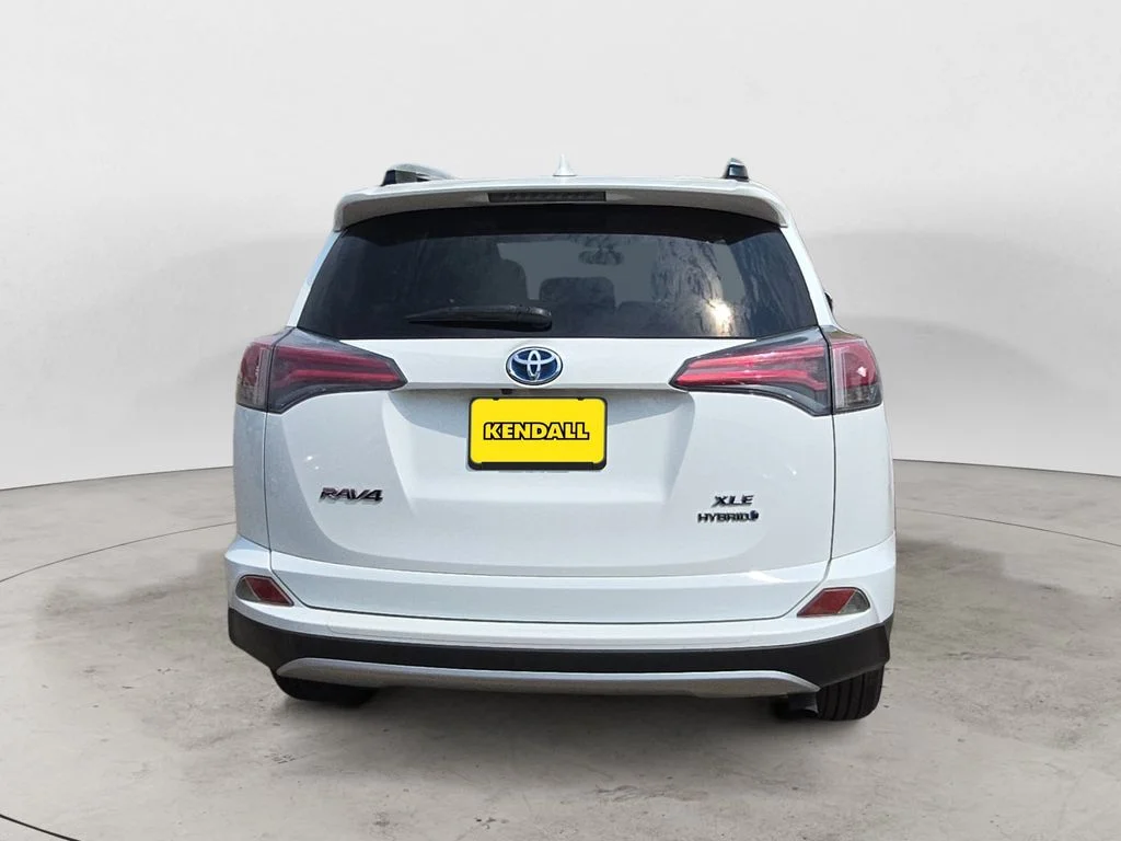 Used 2016 White Toyota XLE image 6