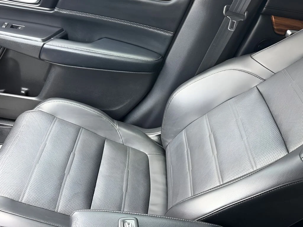 Used 2019 Crystal Black Pearl Honda EX-L image 31