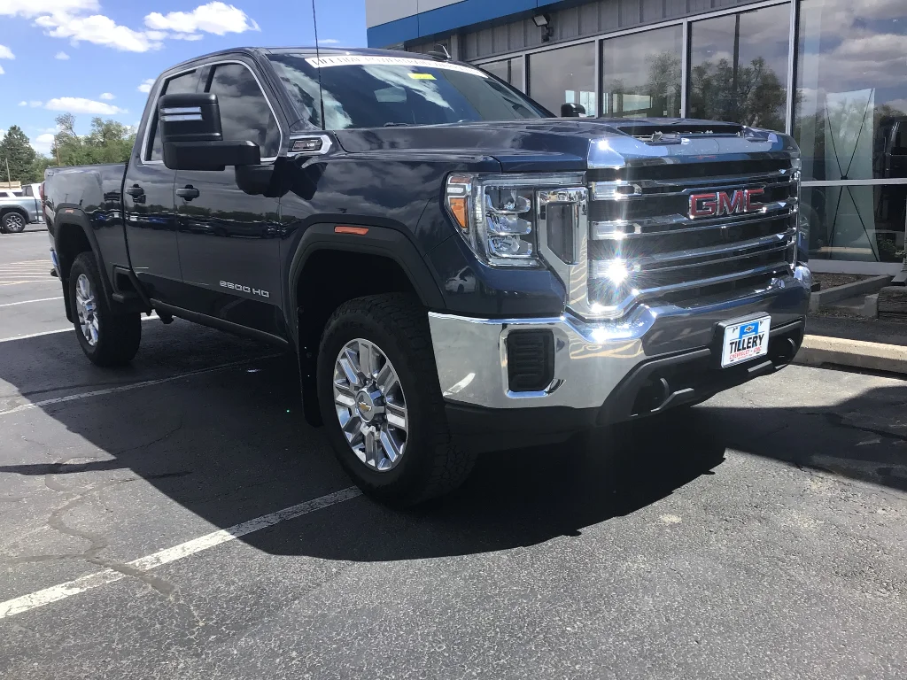 Used 2022 Pacific Blue Metallic GMC SLE image 2
