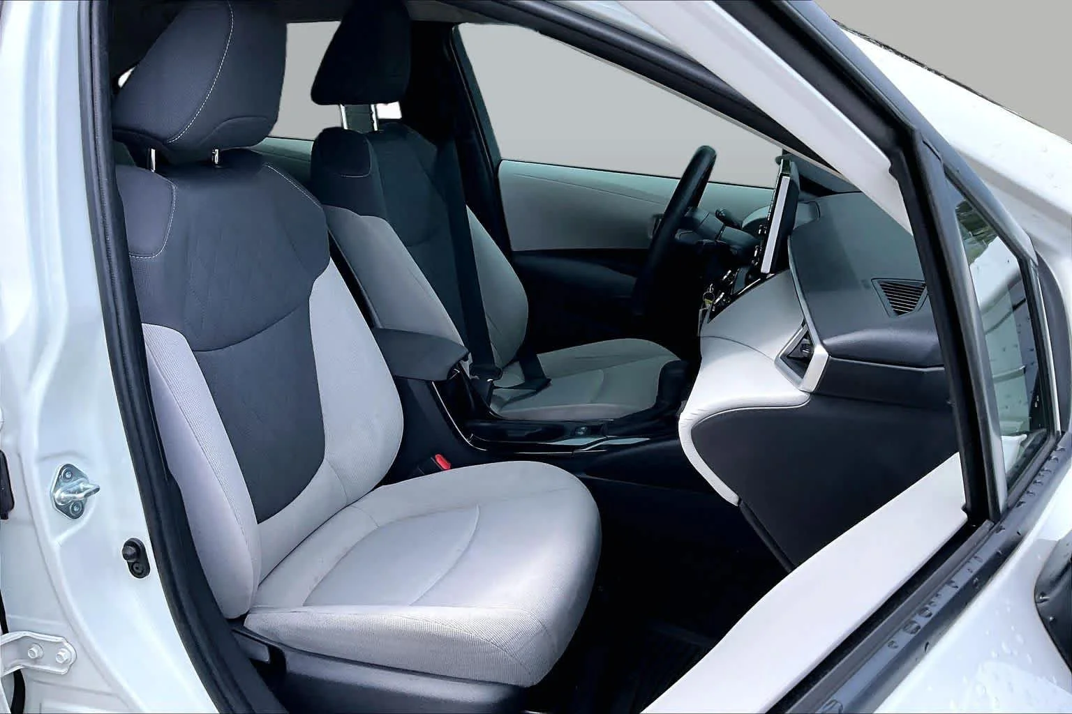Used 2021 Super White Toyota LE image 9