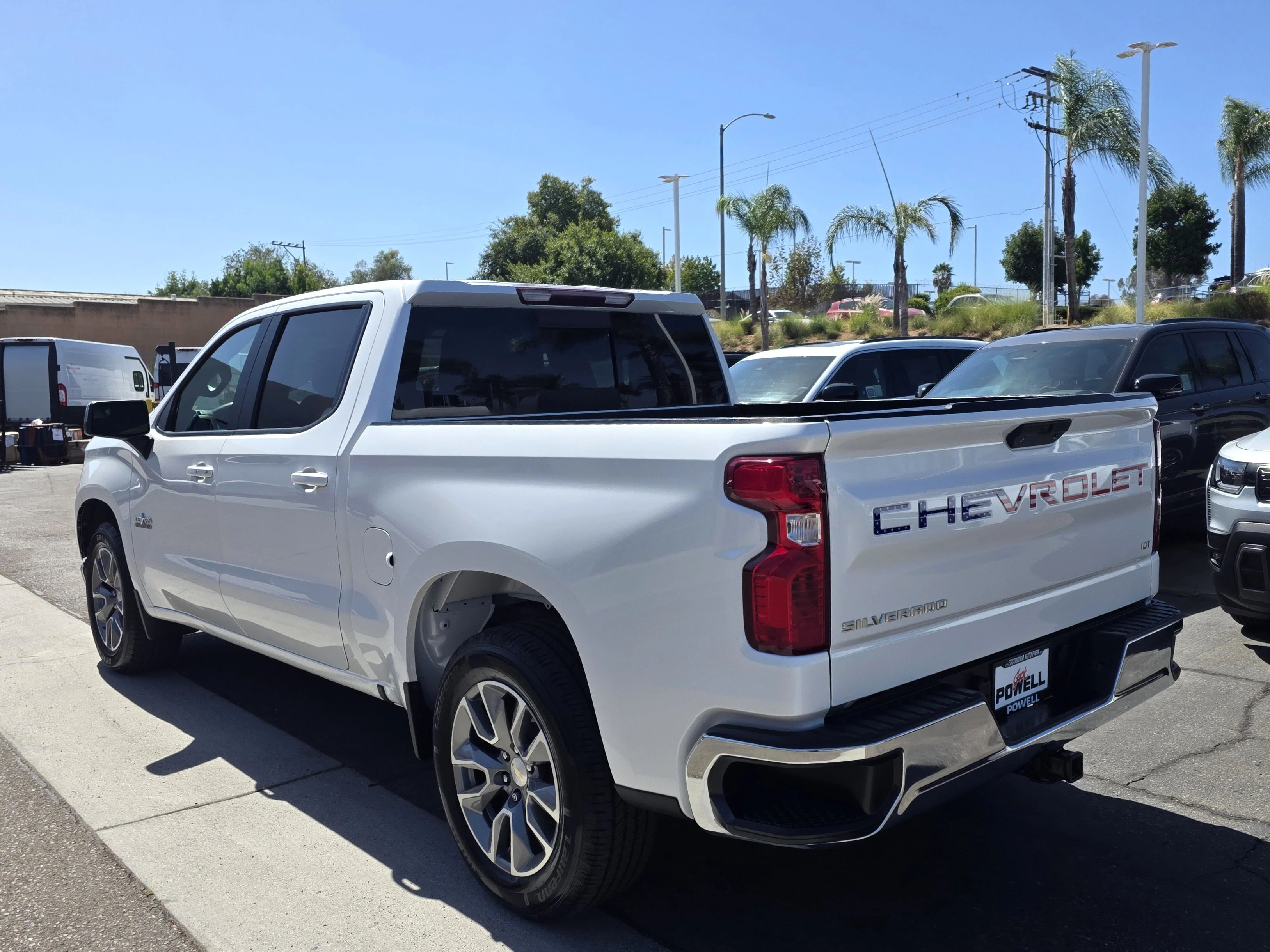 Used 2021 Pearl Chevrolet LT image 3
