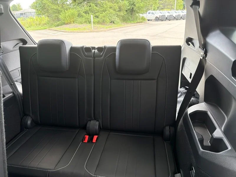 Used 2023 White Volkswagen 2.0T SE R-Line Black image 14