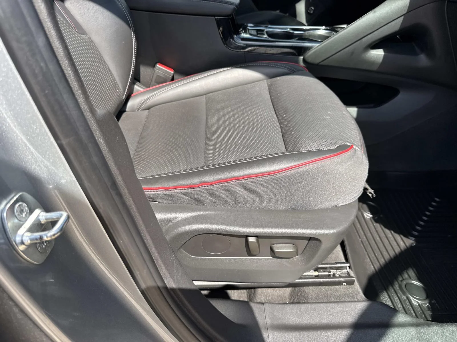 Used 2023 MOONSTONE GRAY METALLIC Buick Essence image 12
