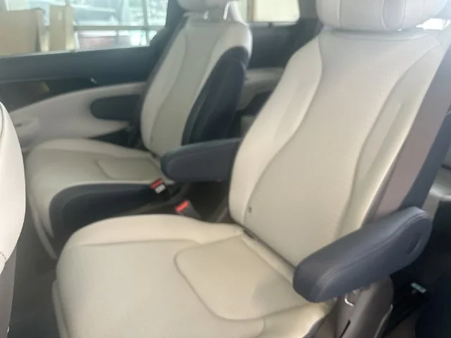 New 2027 Snow White Pearl Kia SX Prestige image 33