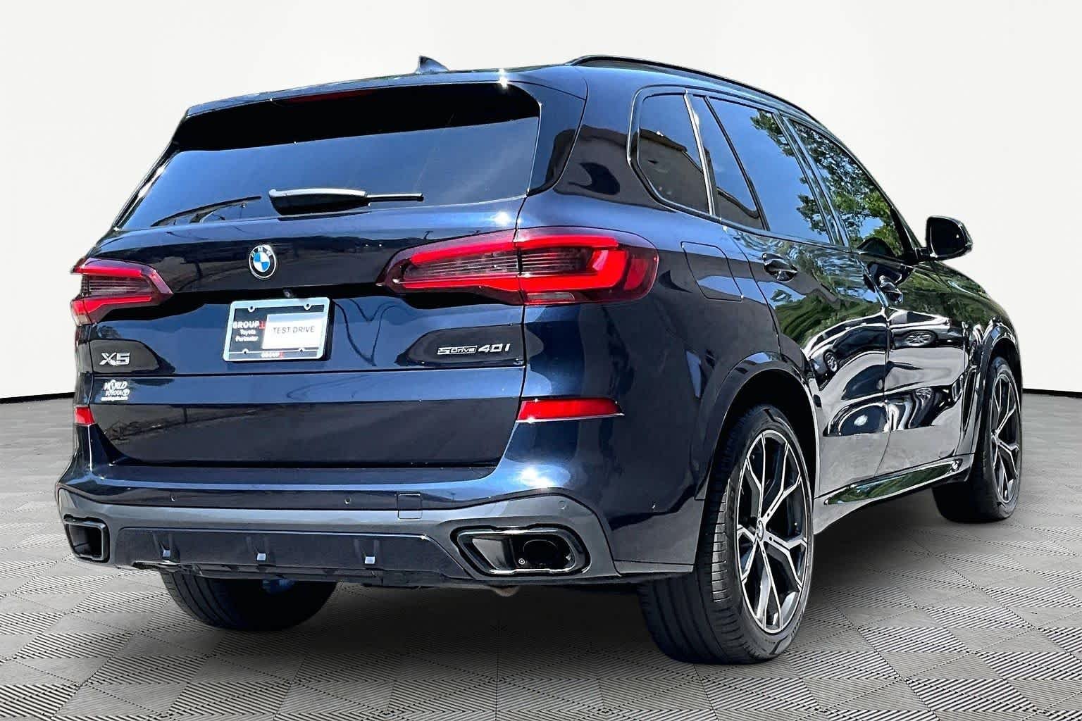 Used 2023 Carbon Black Metallic BMW sDrive40i image 13
