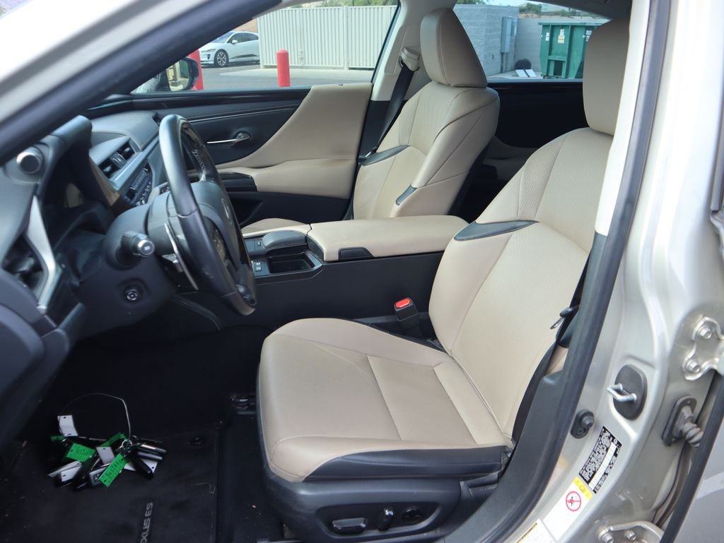 Used 2019 Beige Metallic Lexus 300h image 9