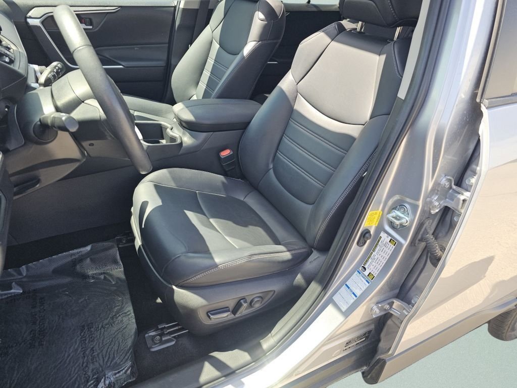 Used 2022 Silver Sky Metallic Toyota XLE Premium image 6