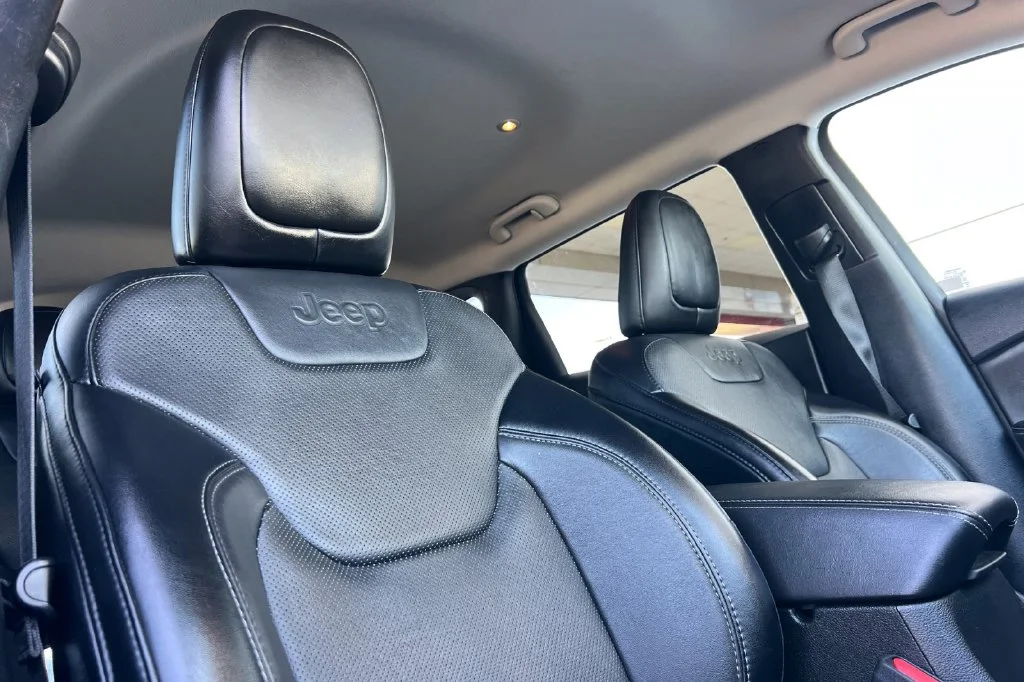 Used 2022 White Jeep Latitude Lux image 20