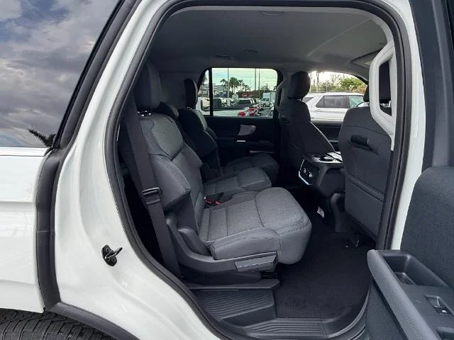 New 2027 Star White Metallic Tri-Coat Ford Active image 33