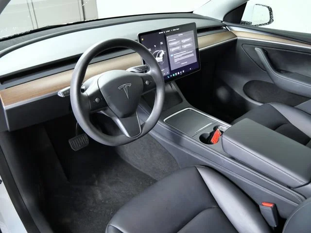 Used 2023  Tesla Long Range image 3