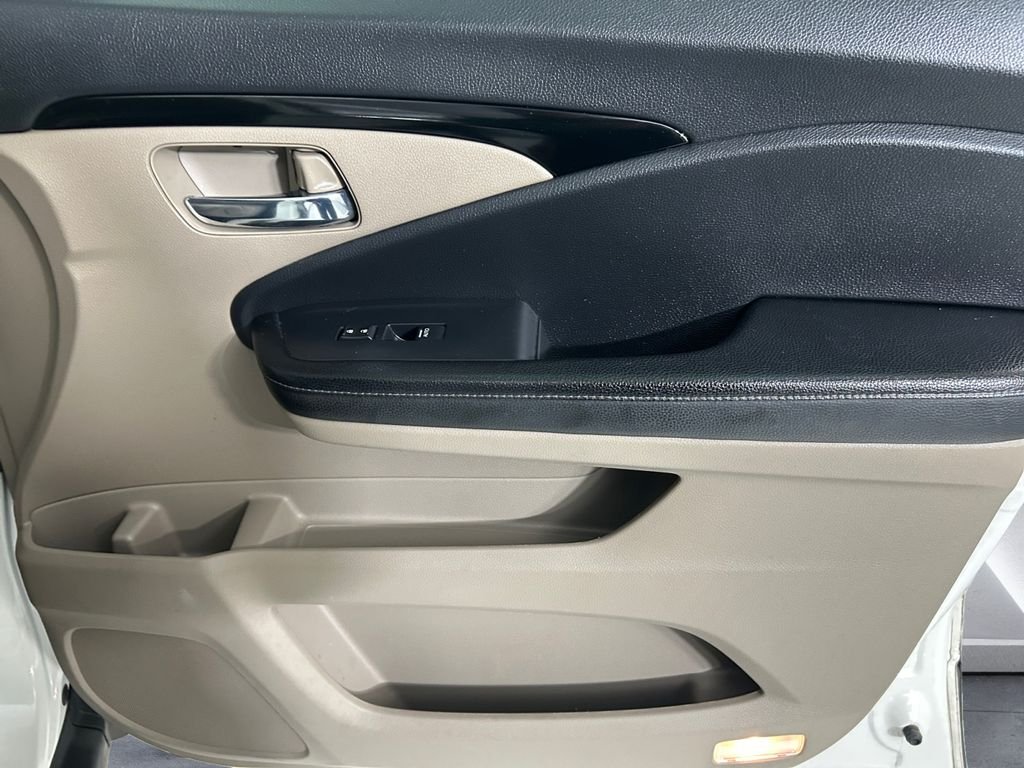 Used 2019 White Honda RTL-E image 15