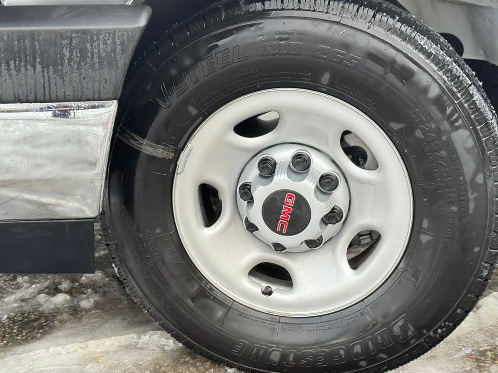 New 2025 Summit White GMC 1WT image 4