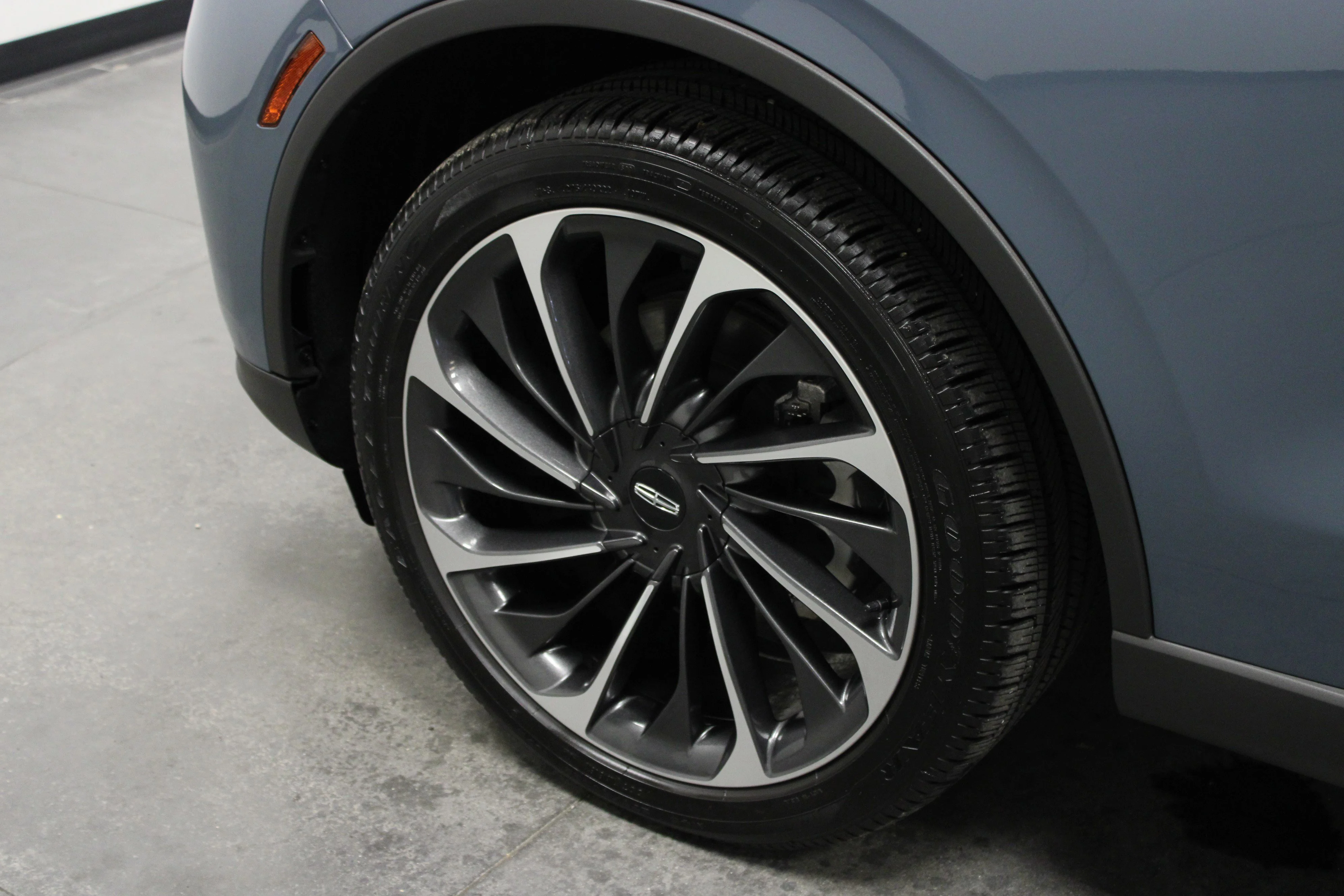 Used 2025 Whisper Blue Metallic Clearcoat Lincoln Reserve image 10