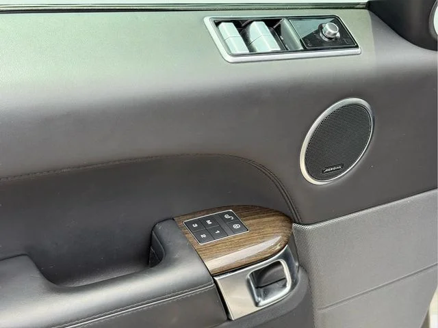 Used 2019 Silver Land Rover HSE Dynamic image 18