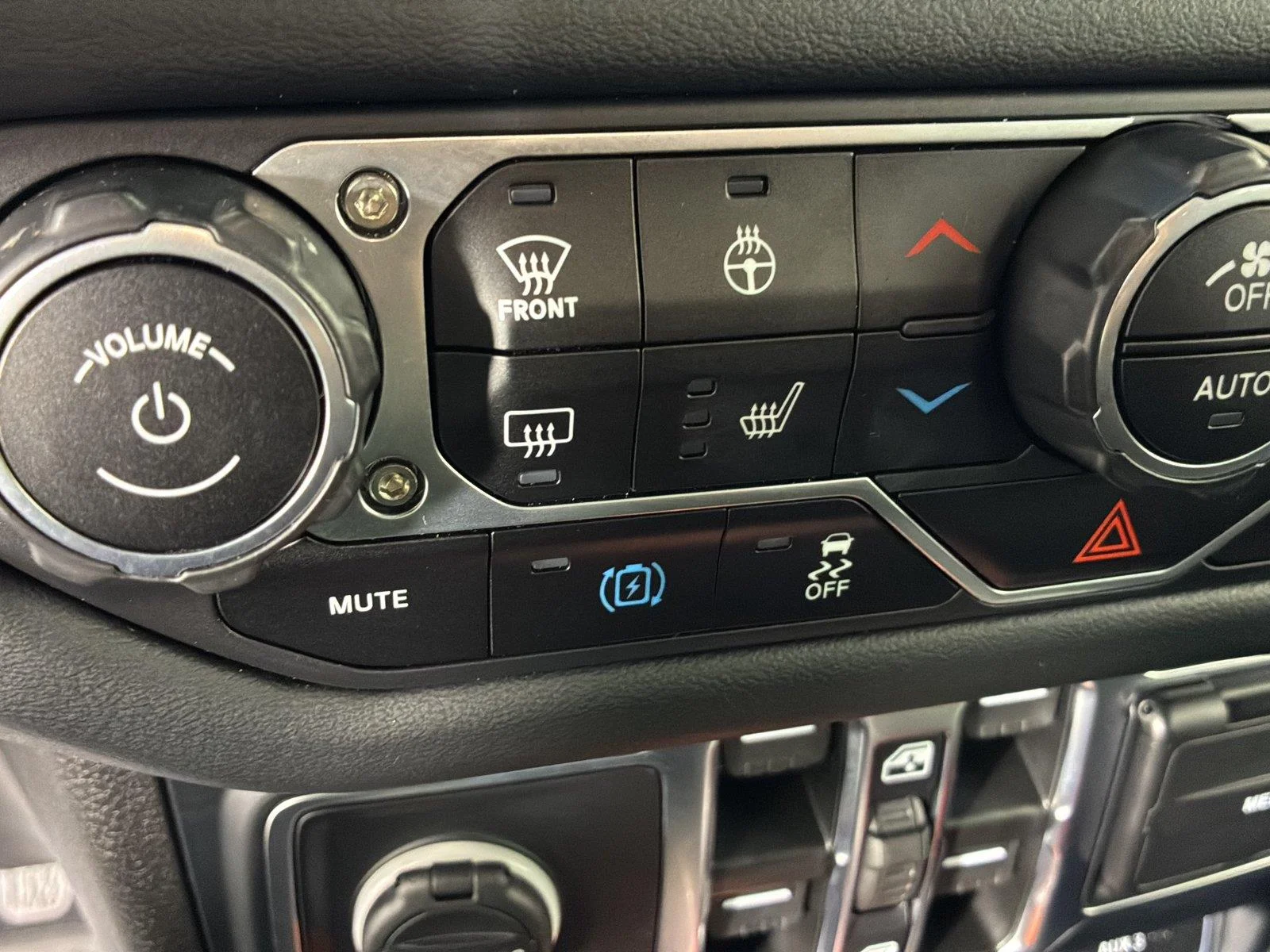 Used 2024 Bright White Clearcoat Jeep Rubicon X image 37