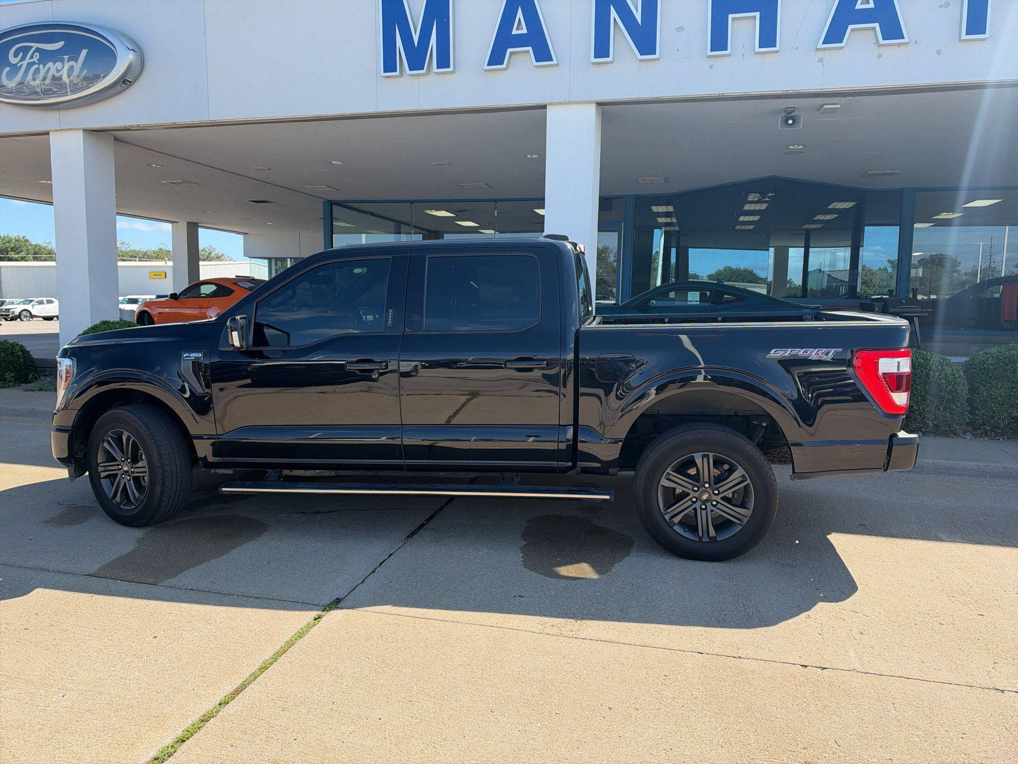 Used 2023 Agate Black Metallic Ford LARIAT image 9