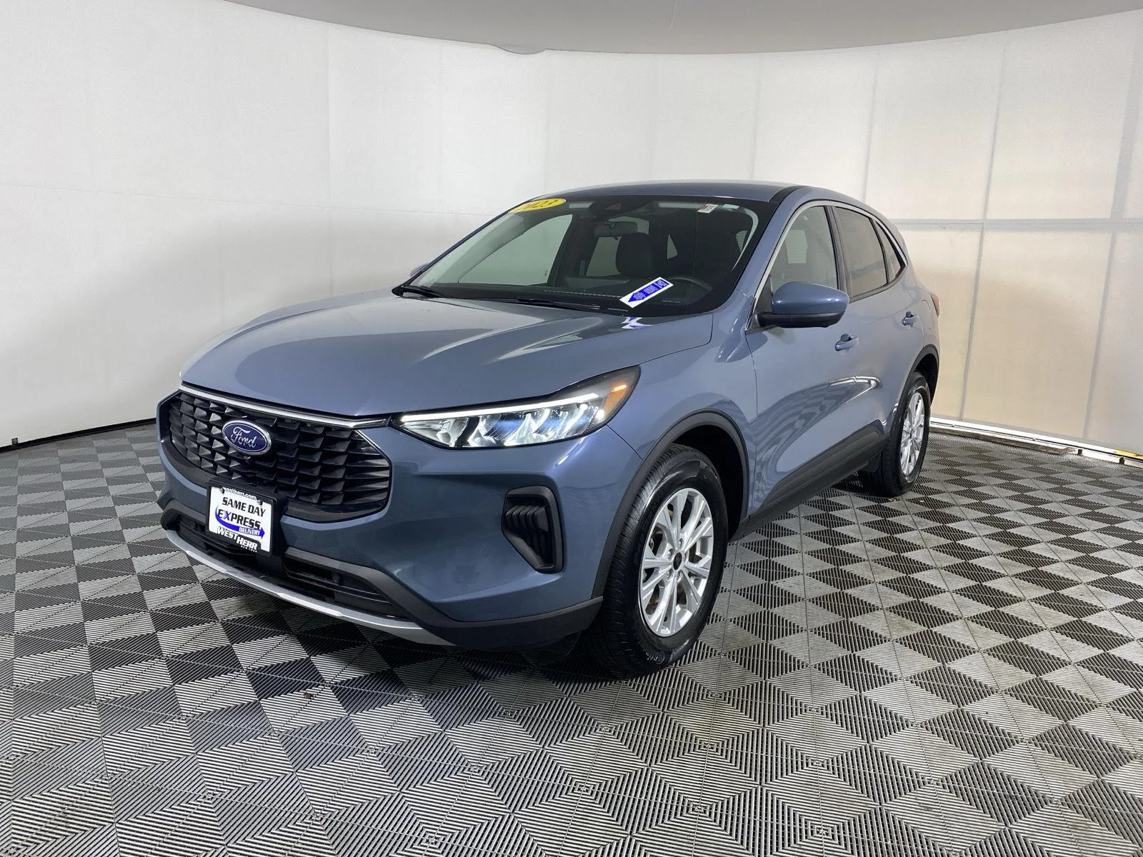 Used 2023 Vapor Blue Ford Active image 3