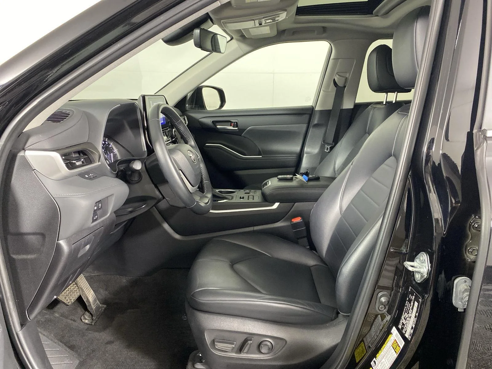 Used 2023 Midnight Black Metallic Toyota XLE image 13