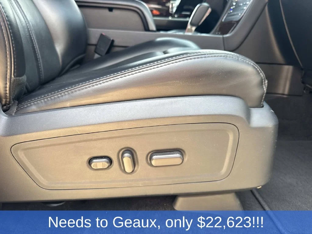 Used 2017 White Lincoln Select image 34