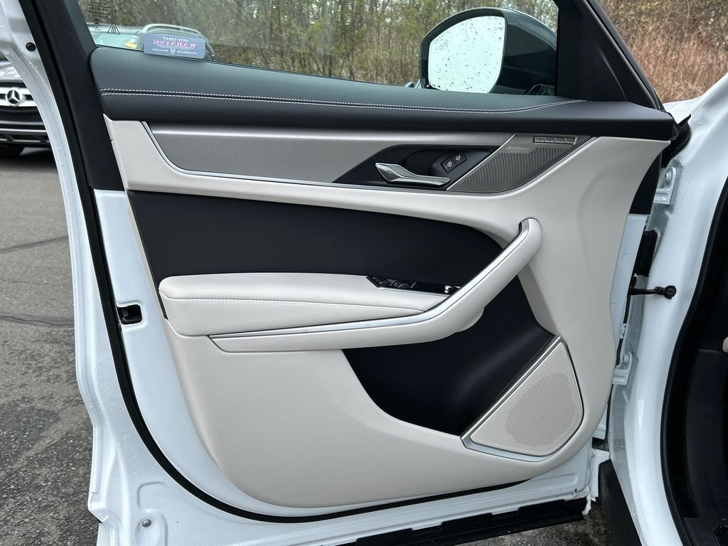 2026 Jaguar F-Pace R-Dynamic S - Photo 9