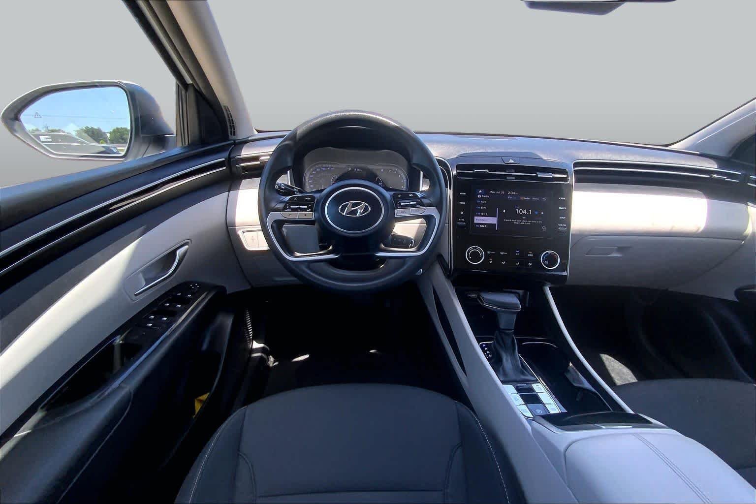 Used 2022 Quartz White Hyundai SE image 6
