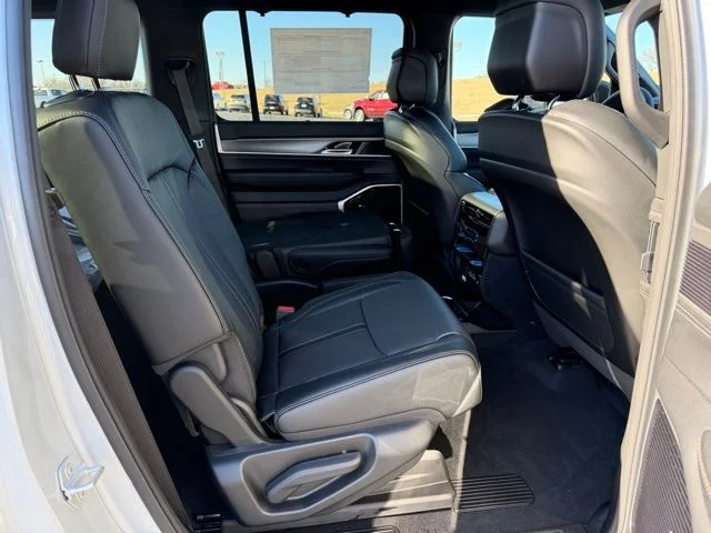 New 2026 Silver-Zynith Exterior Paint Jeep Limited Reserve image 12
