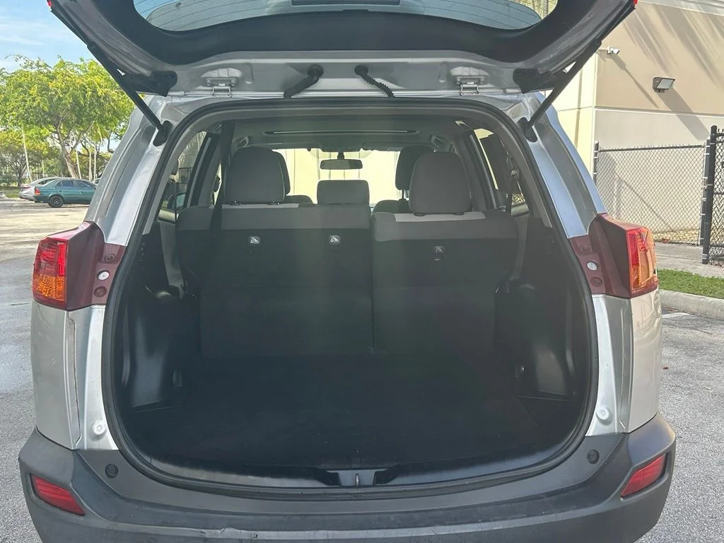 Used 2015 Silver Toyota XLE image 33