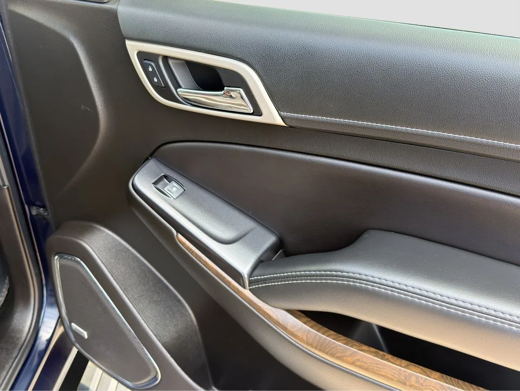Used 2018 Blue GMC Denali image 27