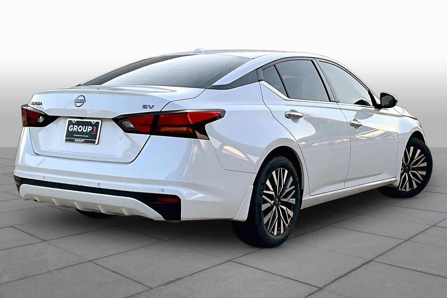 Used 2024 Pearl White Tricoat Nissan 2.5 SV image 13