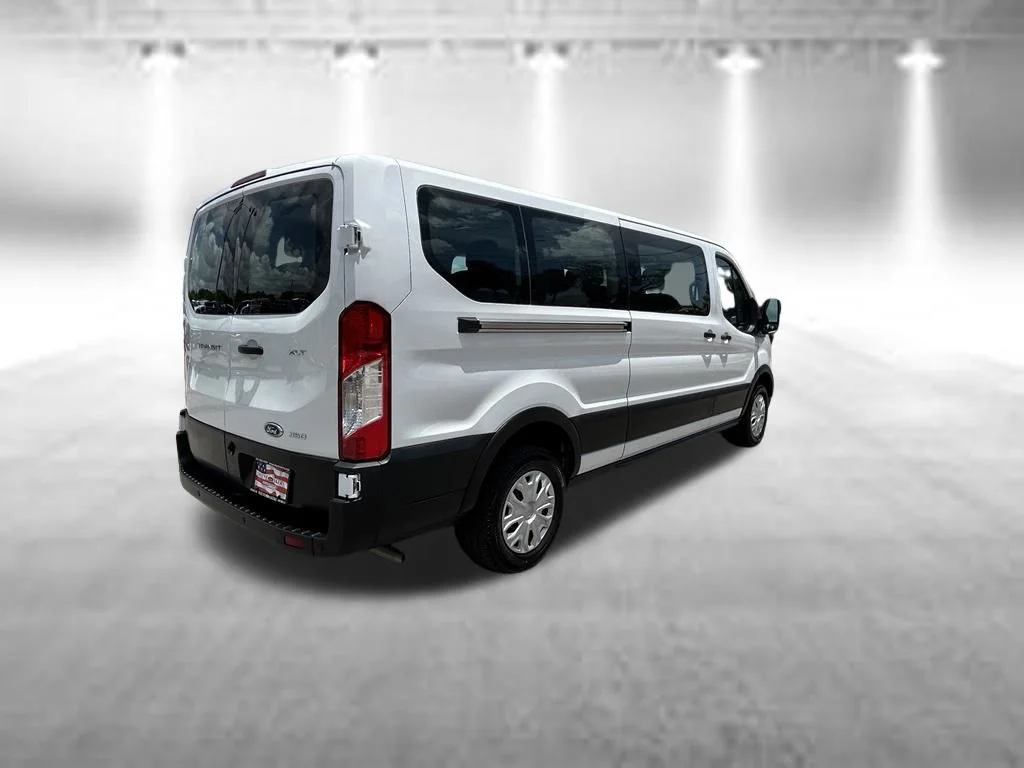 Certified Used 2025 Oxford White Ford XLT image 4