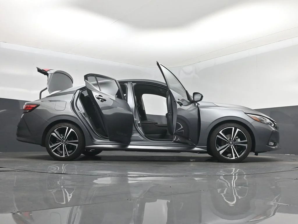 Used 2022 Gray Nissan SR image 7
