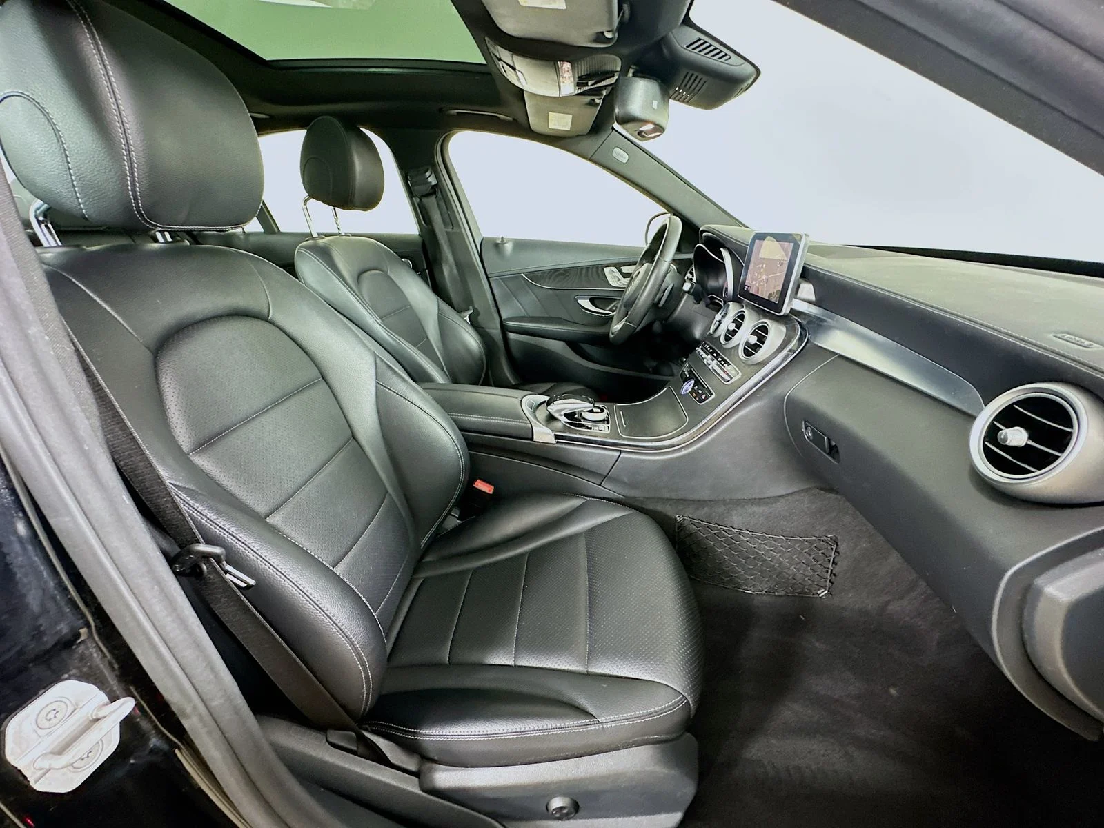 Used 2016  Mercedes-Benz  image 42