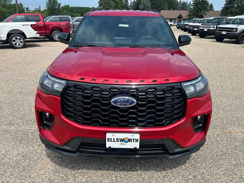 New 2026 Rapid Red Metallic Tinted Clearcoat Ford ST-Line image 2