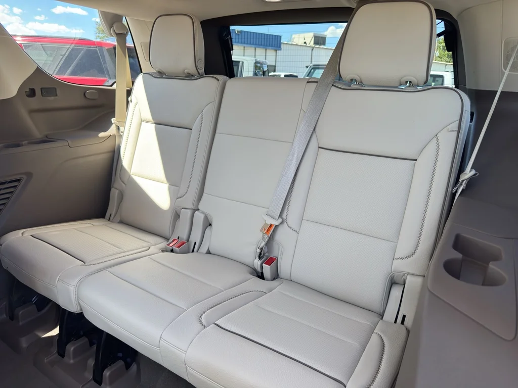 Used 2021 White Frost Tricoat GMC Denali image 15