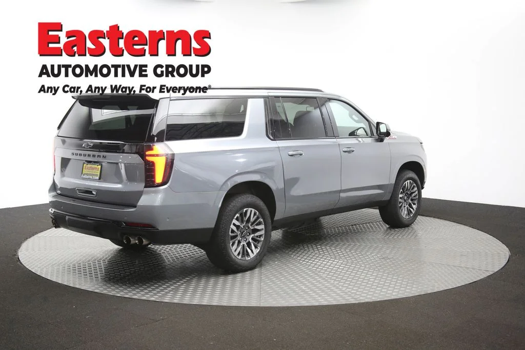 Used 2025 Gray Chevrolet Z71 image 45
