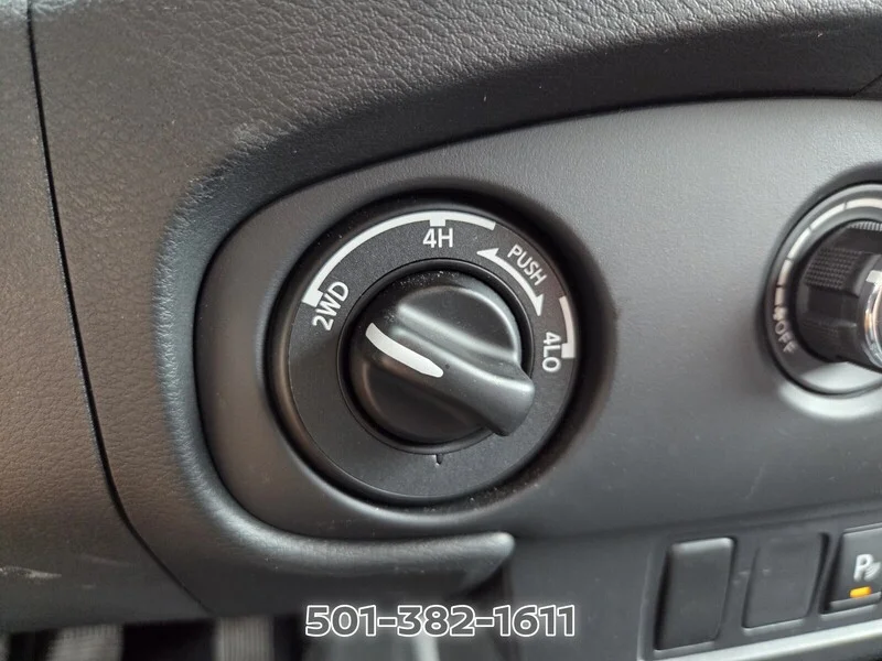 Used 2023 Gun Metallic NISSAN CREW CAB 4X4 SV AUTO *LTD AVAIL* image 27