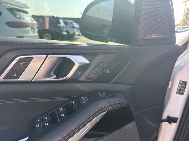 Used 2024 White Metallic BMW xDrive40i image 13