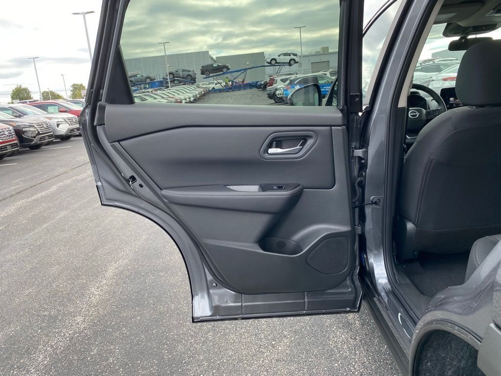 2026 Nissan Rogue SV - Photo 15