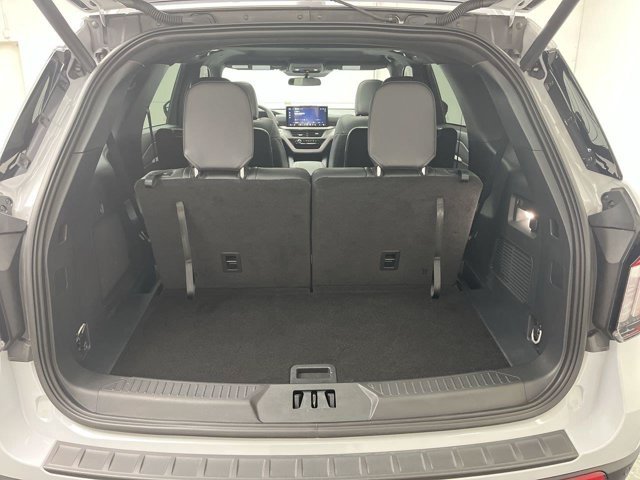 Used 2026 Space White Metallic Ford ST-Line image 32
