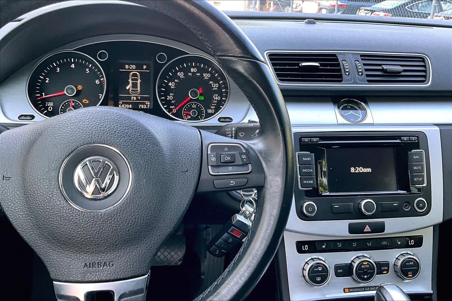 Used 2014 Island Gray Metallic Volkswagen Sport image 25
