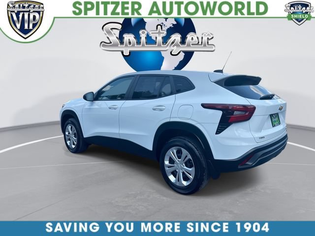 Used 2024 Summit White Chevrolet LS image 7
