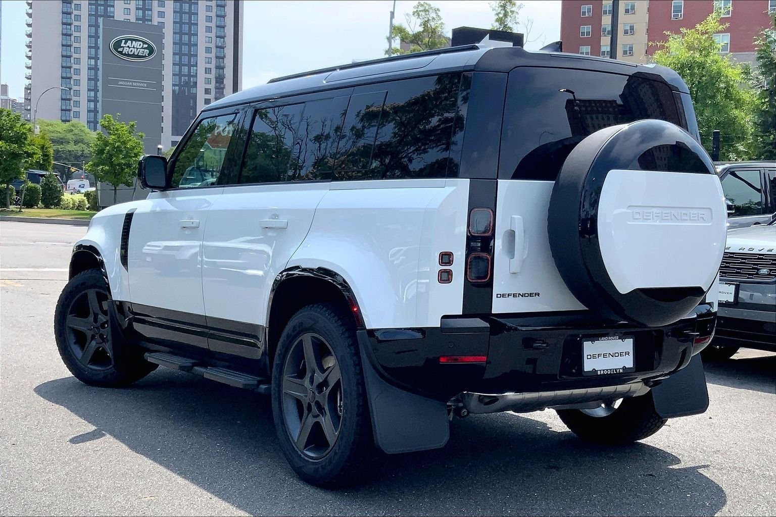 New 2026 Fuji White Land Rover X-Dynamic SE image 12