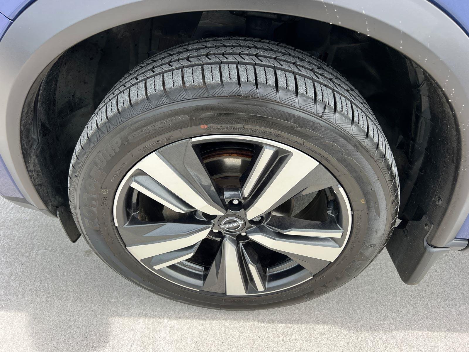Used 2023 Caspian Blue Metallic/Super Black Nissan Platinum image 11
