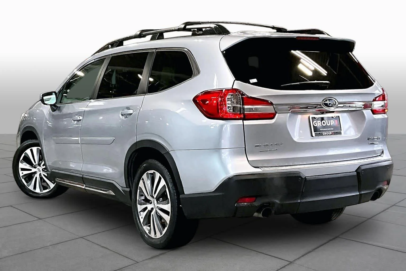 Used 2019 Ice Silver Metallic Subaru Limited image 11