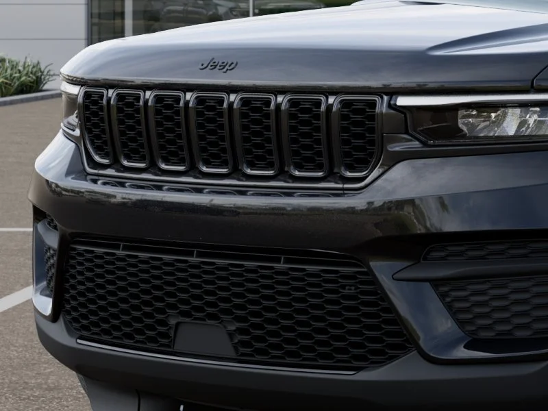 New 2025 Diamond Black Crystal Pearl-Coat Exterior Paint Jeep Laredo image 35