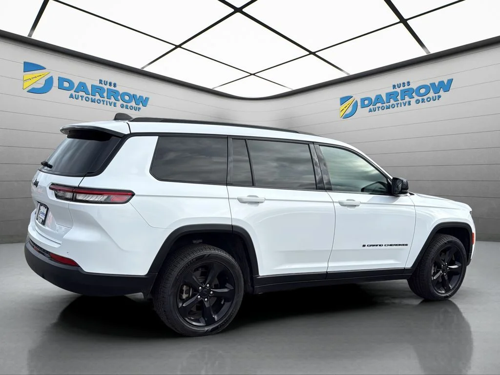 Used 2021 White Jeep Altitude image 5